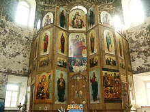 Иконостас храма Рождества Богородицы в с. Подмоклово. 2005 год